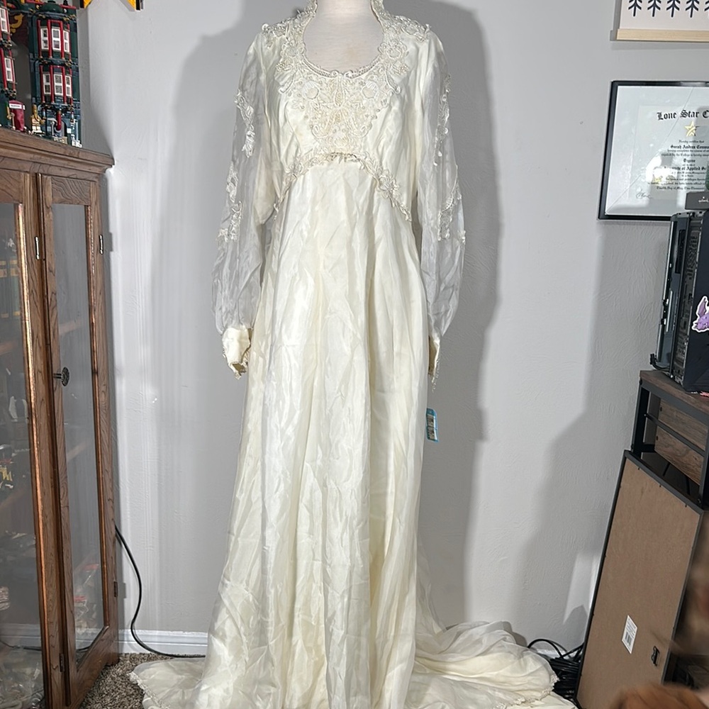 Handmade Vintage Ivory Wedding Dress